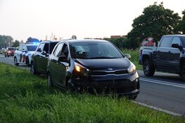 Auto&#39;s botsen bij Enkhuizen, getuige rijdt gevluchte betrokkene klem