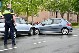 Ongeval in Zwaag: Twee auto's botsen tegen elkaar