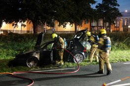 Auto ontbrandt tijdens het rijden in Enkhuizen