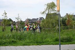 Persoon te water op de Hazeweel in Zwaag
