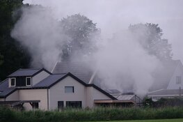 Schuurbrand door zonnepanelen in Andijk
