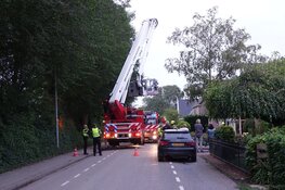 Schuurbrand door zonnepanelen in Andijk