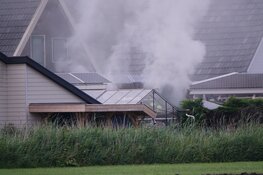 Schuurbrand door zonnepanelen in Andijk