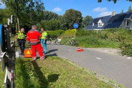 Twee fietsers botsen op elkaar in Blokker