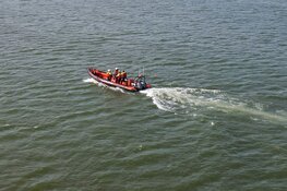 Watersporter in problemen op Markermeer belt zelf 112