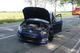 Auto te water na aanrijding in Wognum