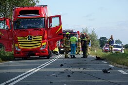 Auto te water na aanrijding in Wognum