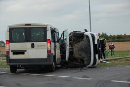 Twee personen naar ziekenhuis gebracht na flinke botsing in Andijk