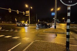 Automobilist vlucht na botsing in Enkhuizen