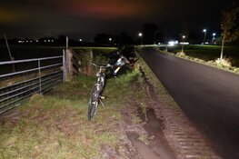 Auto te water in Hoogwoud, bestuurder meegenomen naar bureau