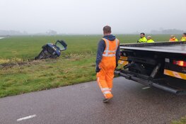 Bestuurster verliest macht over het stuur een belandt in sloot in Hoogwoud