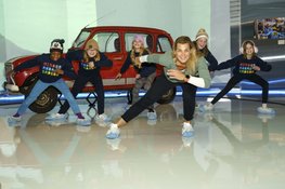 Oud-wereldkampioen schaatsen Barbara de Loor opent tentoonstelling Winterkoorts