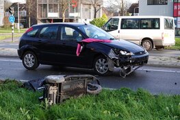 Scootmobieler aangereden door auto: weg dicht en voa onderzoekt