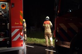 Auto te water in Hoogwoud, bestuurder gewond