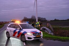 Auto half te water in Berkhout
