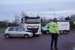 Aanrijding met vrachtwagen in Zwaagdijk-Oost
