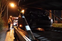 Vrachtwagen rijdt in op file, twee gewonden