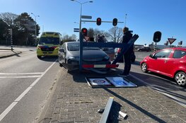 Automobilist rijdt tegen plaatsnaambord