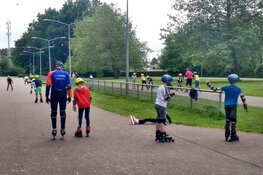 Basisscholen en schaatsverenigingen organiseren gratis skeelerlessen
