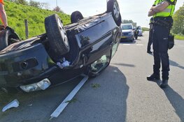 Auto op de kop in Lambertschaag