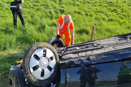Auto op de kop in Lambertschaag
