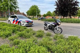 Motorrijder licht gewond na ongeval in Enkhuizen