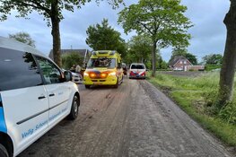 Prut op de weg in Westwoud, motorrijders onderuit