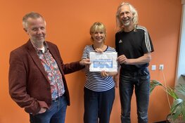 Vrijwilligerspunt ontvangt 750 euro van werkgroep Benefietconcert voor Oekraïners