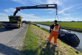 Auto te water in Medemblik, bestuurder ongedeerd