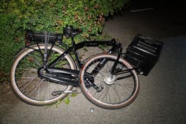 Twee fietssters naar ziekenhuis gebracht na frontale aanrijding op fietspad in Andijk