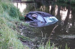 Auto te water in Berkhout na &#39;uitwijkmanoeuvre&#39;
