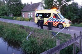 Auto te water in Berkhout na &#39;uitwijkmanoeuvre&#39;