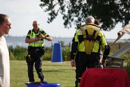 Man valt uit kano, niet ver van kust Wijdenes