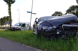 Botsing tussen bestelbus en auto in Medemblik