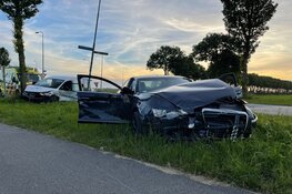 Botsing tussen bestelbus en auto in Medemblik