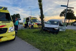 Botsing tussen bestelbus en auto in Medemblik