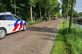 Bestuurder crasht tegen boom in Midwoud