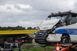 Botsing tussen drie voertuigen in Wognum