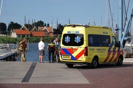Man raakt gewond bij val op steiger in haven Enkhuizen