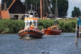 Man raakt gewond bij val op steiger in haven Enkhuizen