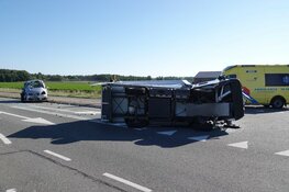 Gewonde bij ongeval tussen auto en bezorgdienst in Wervershoof