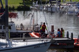 Brand in haven in Enkhuizen