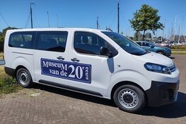 Museum start pendeldienst: Elektrische bus verbindt museum met parkeerterrein en station