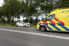 Auto tegen boom in Wervershoof, bestuurder gewond