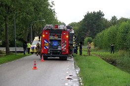 Frontale botsing tussen auto en vrachtauto in Hem