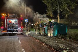 Kledingcontainer in brand in Enkhuizen