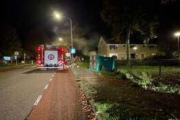 Kledingcontainer in brand in Enkhuizen
