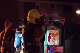 Kledingcontainer in brand in Enkhuizen