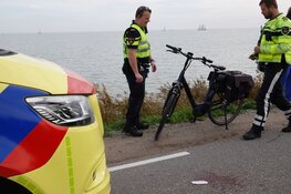 Fietser ten val door inhaalactie in Venhuizen