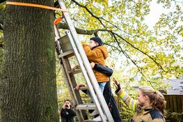 Umut (5) en zijn gezin uit Almere beleefden vrijdag 11 november een welverdiende Opkikkerdag vol verrassingen!